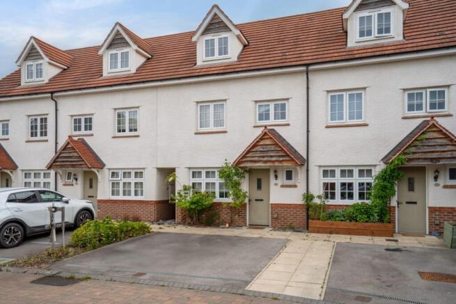 4 bed property, in Farro Drive, £350,000