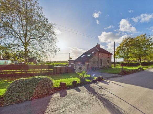 2 bed property, in Church Lane, £285,000
