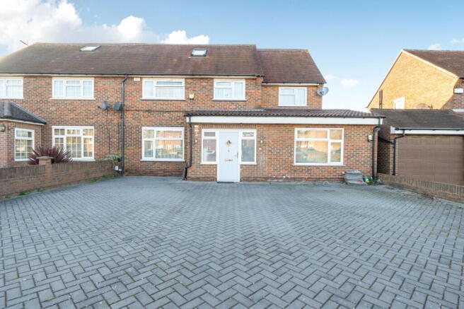5 bed property, in High Street, £975,000