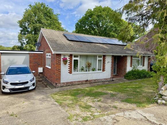 3 bed property, in Frensham Lane, £525,000