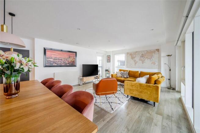 3 bed property, in Purbeck Gardens, £600,000