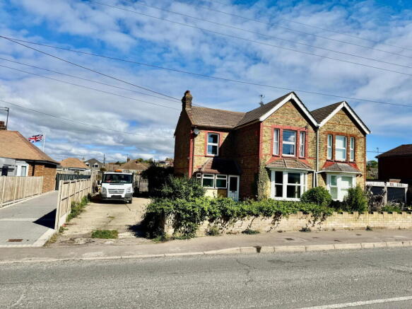 4 bed property, in Minster Road, £425,000