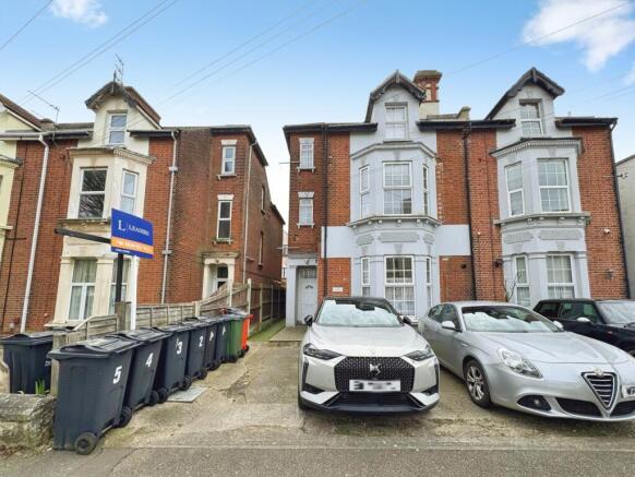 1 bed property, in Church Road, £125,000
