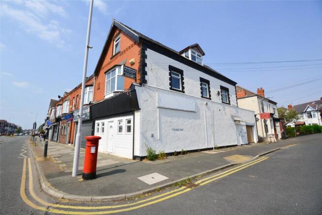 2 bed property, in Thirlmere Drive, £180,000