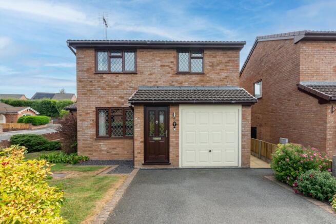 3 bed property, in Wentworth Close, £300,000