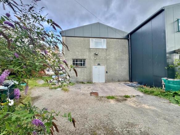 3 bed property, in Warws Dau, £95,000