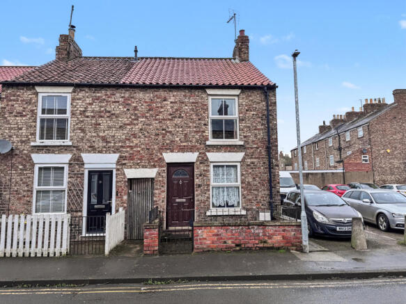 3 bed property, in Wood Street, £110,000