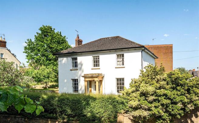 5 bed property, in Mudford Road, £595,000