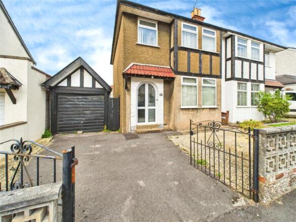 3 bed property, in 14 Braikenridge Road, £300,000