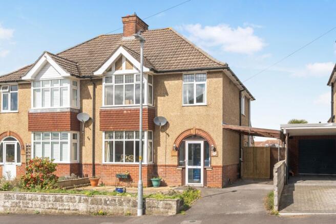 3 bed property, in Cornwall Road, £450,000