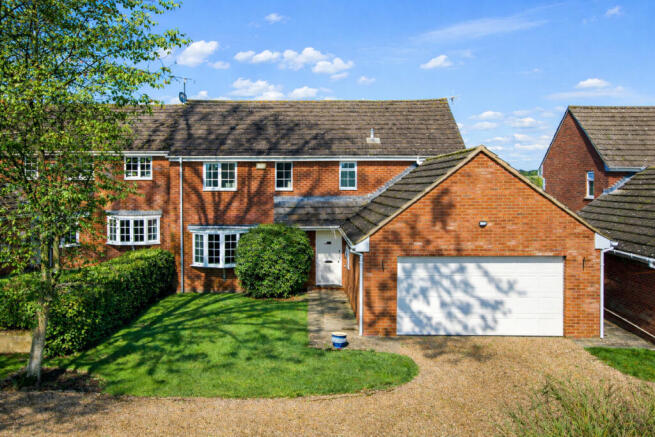 4 bed property, in The Slade Newton Longville, £685,000