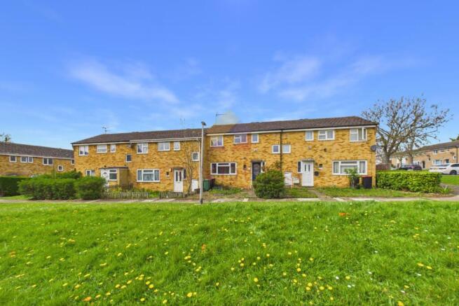 3 bed property, in Chestnut Walk, £270,000
