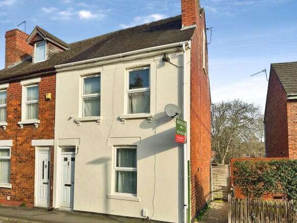 3 bed property, in Farm Street, £160,000