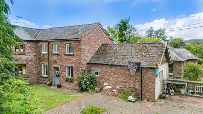 4 bed property, in Corner House, £400,000