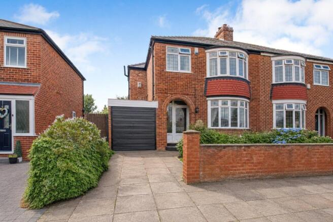 3 bed property, in Coniston Road, £180,000