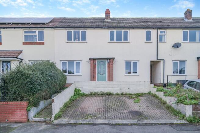 3 bed property, in Raglan Way, £280,000