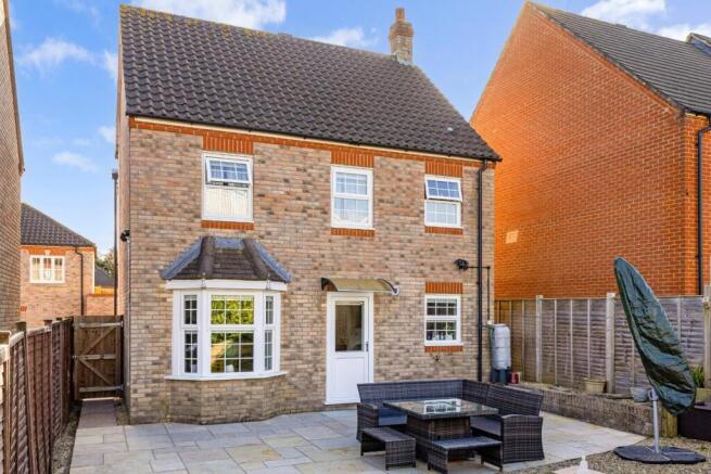 3 bed property, in Halfpenny Road, £445,000