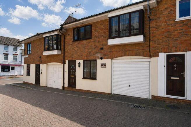 1 bed property, in Old Chapel Mews, £229,950
