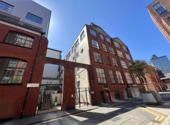 2 bed property, in Naples Street, £250,000
