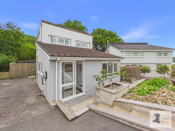 2 bed property, in The Moorings, £290,000