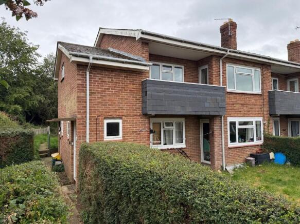 2 bed property, in St Annes Gardens, £125,000