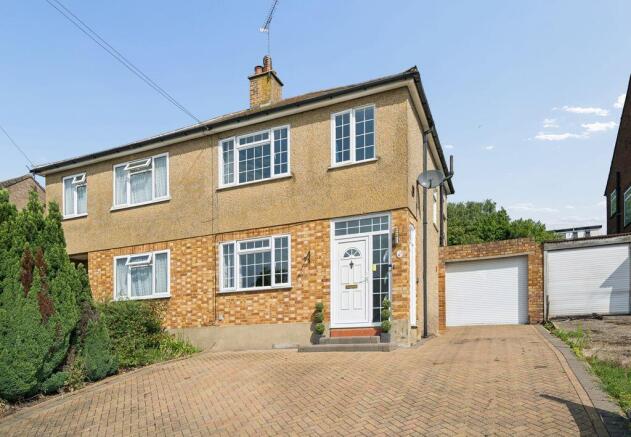 3 bed property, in Barnhill Gardens, £695,000