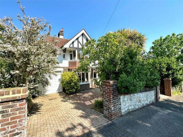 4 bed property, in Ashburnham Road, £800,000