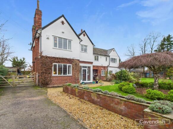 5 bed property, in Parkgate Road, £900,000