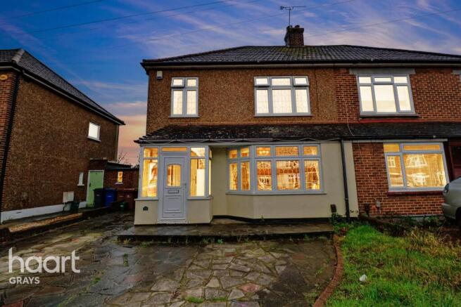 3 bed property, in Leasway, £475,000