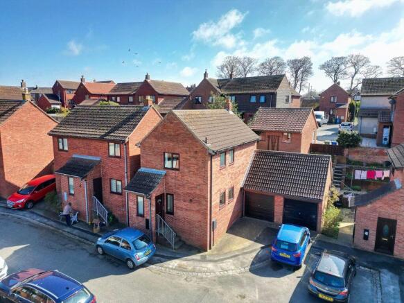 3 bed property, in 39 Pannett Way, £230,000