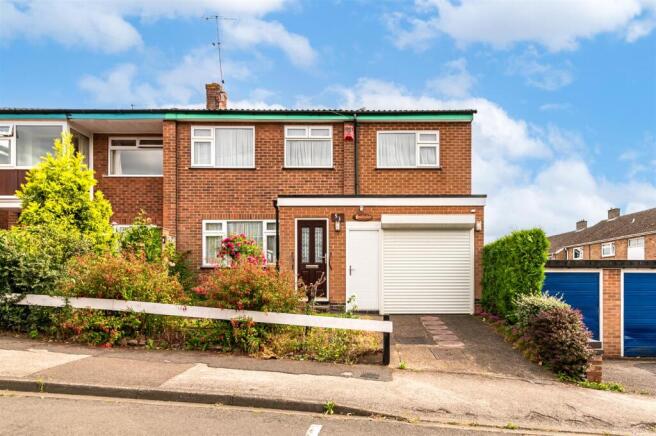 3 bed property, in Brackendale Avenue, £279,000