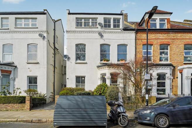 2 bed property, in Gloucester Drive, £650,000