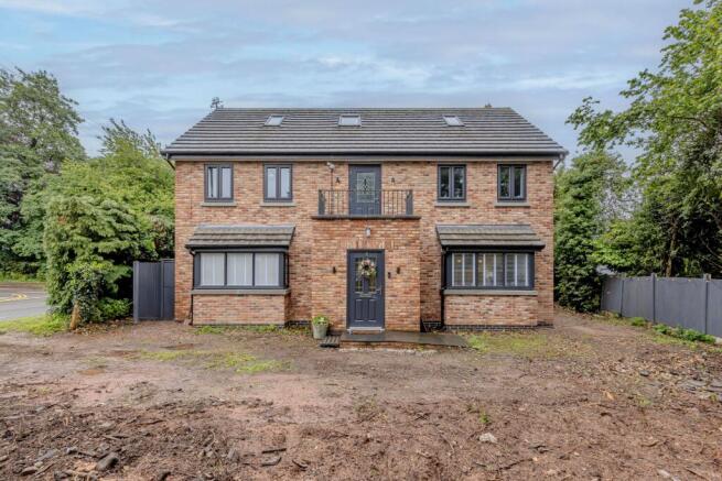 5 bed property, in Yarnfield Parkway, £625,000