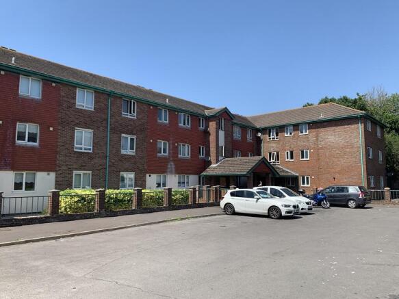 2 bed property, in Marden House, £95,000