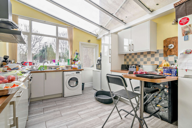 4 bed property, in Penmaen Road, £170,000