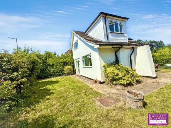 2 bed property, in Links Way, £625,000