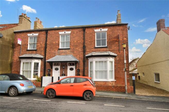 2 bed property, in Bridlington Street, £107,500