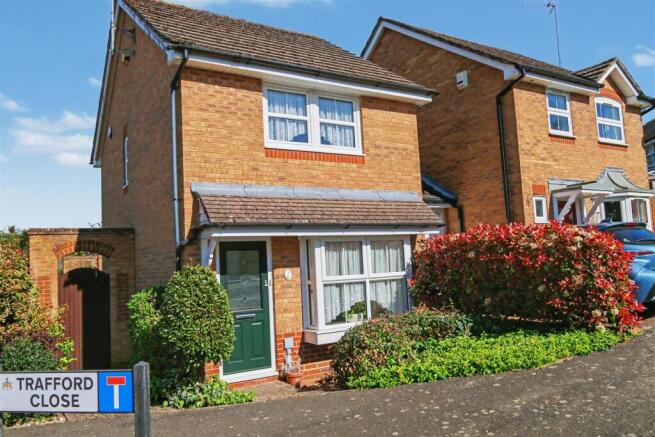 2 bed property, in Trafford Close, £449,500