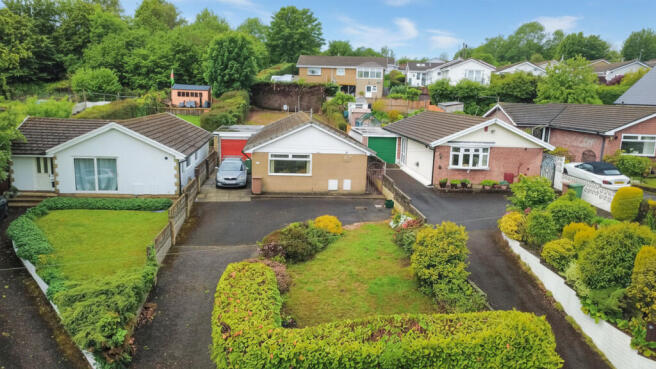 2 bed property, in Old Parish Road, £260,000