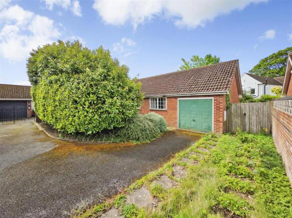 2 bed property, in Pasture View, £250,000
