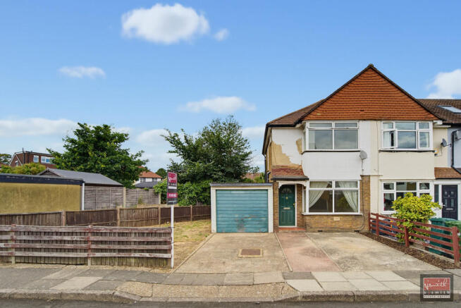 3 bed property, in Lucie Avenue, £410,000