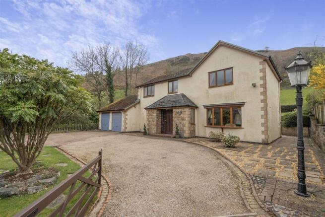 3 bed property, in Llangynog, £275,000