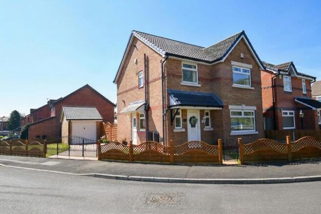 3 bed property, in Dewberry Close, £350,000