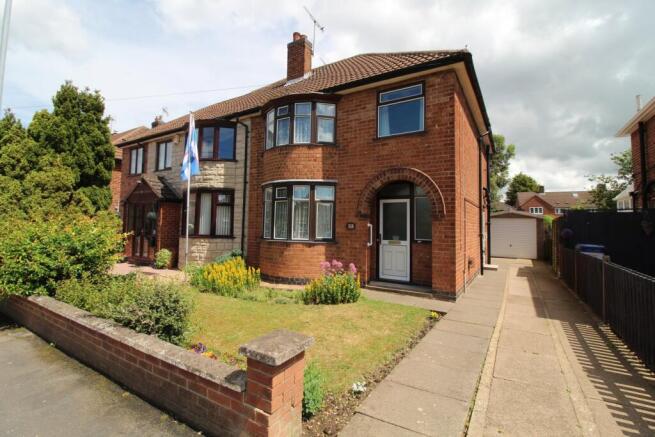 3 bed property, in The Fairway, £240,000