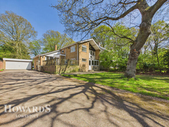 4 bed property, in Gunton Avenue, £450,000