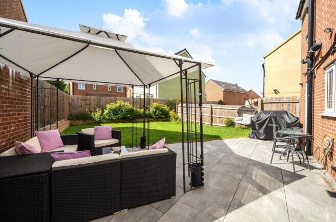 4 bed property, in Fossebridge Place, £495,000