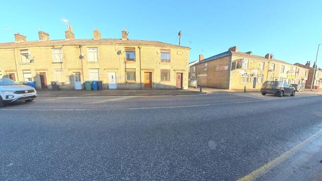 2 bed property, in Tottington Road, £145,000