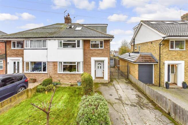 4 bed property, in Knowle Road, £475,000