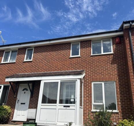 2 bed property, in The Spinneys, £329,950