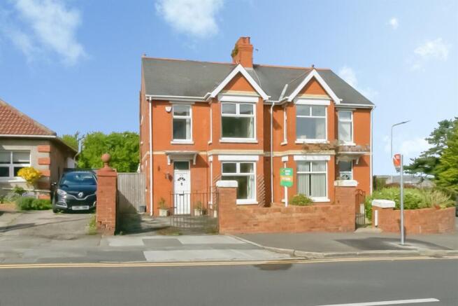 4 bed property, in Barry Road, £260,000